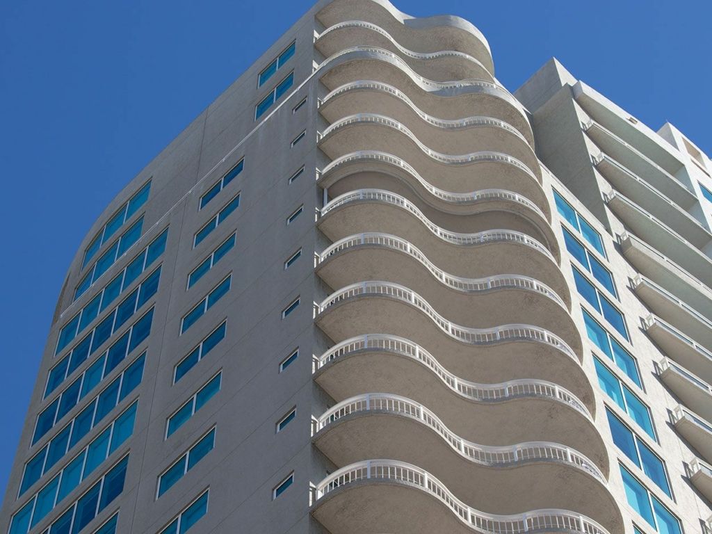 building-curved-lines-downtown-st-pete
